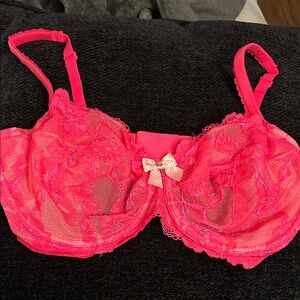 💗 Victoria’s Secret Lace Underwire Bra in Vibrant Pink 36 DDD